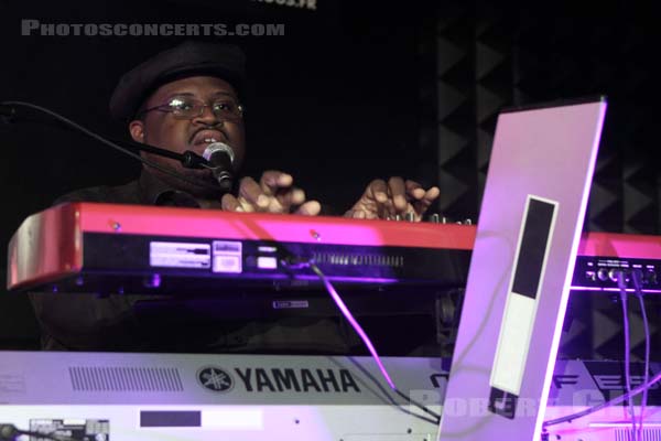 RAPHAEL SAADIQ - 2009-07-08 - PARIS - Studio SFR - 